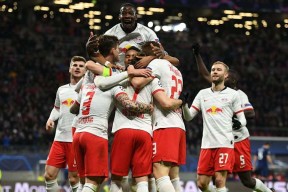 上海申花训练开放日，关键时刻豪取连胜引欢呼，德国杯在即，阵容厚度经受考验(上海申花今天新闻)-九游体育