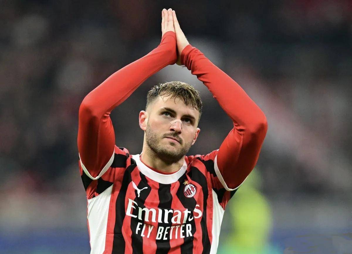 今晚荷甲传出新动向，AC米兰防线松动，管理层表态——目标明确，年轻球员得到机会的简单介绍