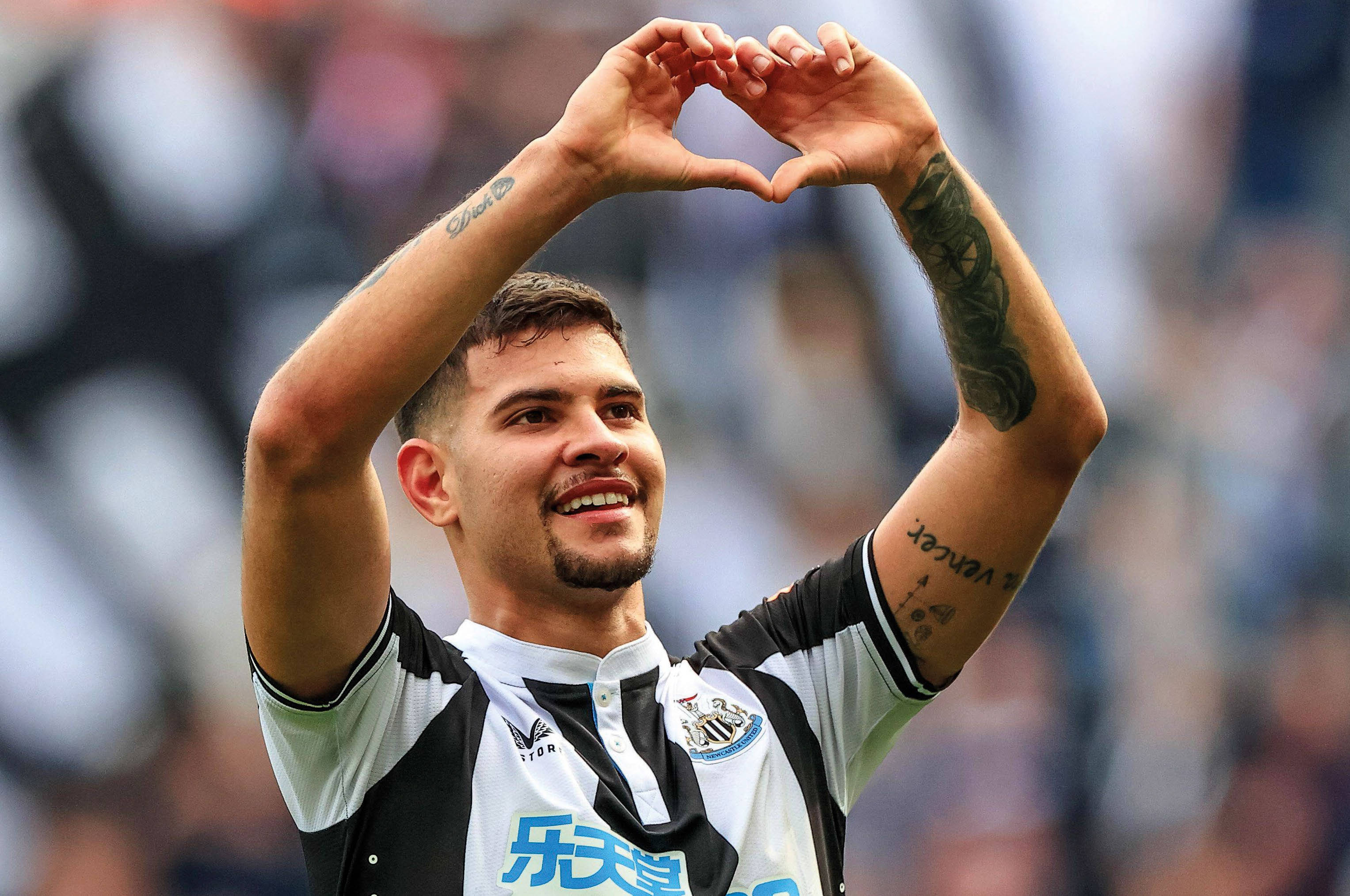 包含赛后纽卡斯尔调整名单以备欧冠，伤情更新环节打磨，话题不断，数据趋势出现新变化的词条